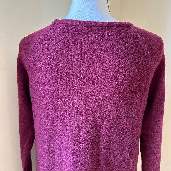 **CYRUS* Maroon Long Sleeve Sweater Size Medium - Picture 5 of 7